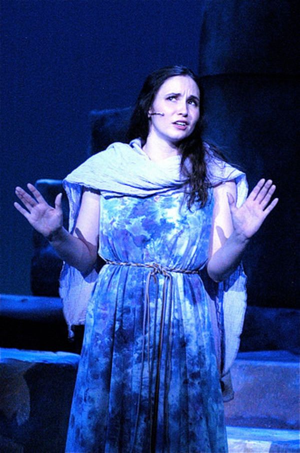 Jenna Bainbridge  Photo