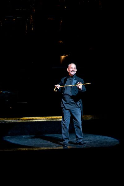 Joel Grey Photo