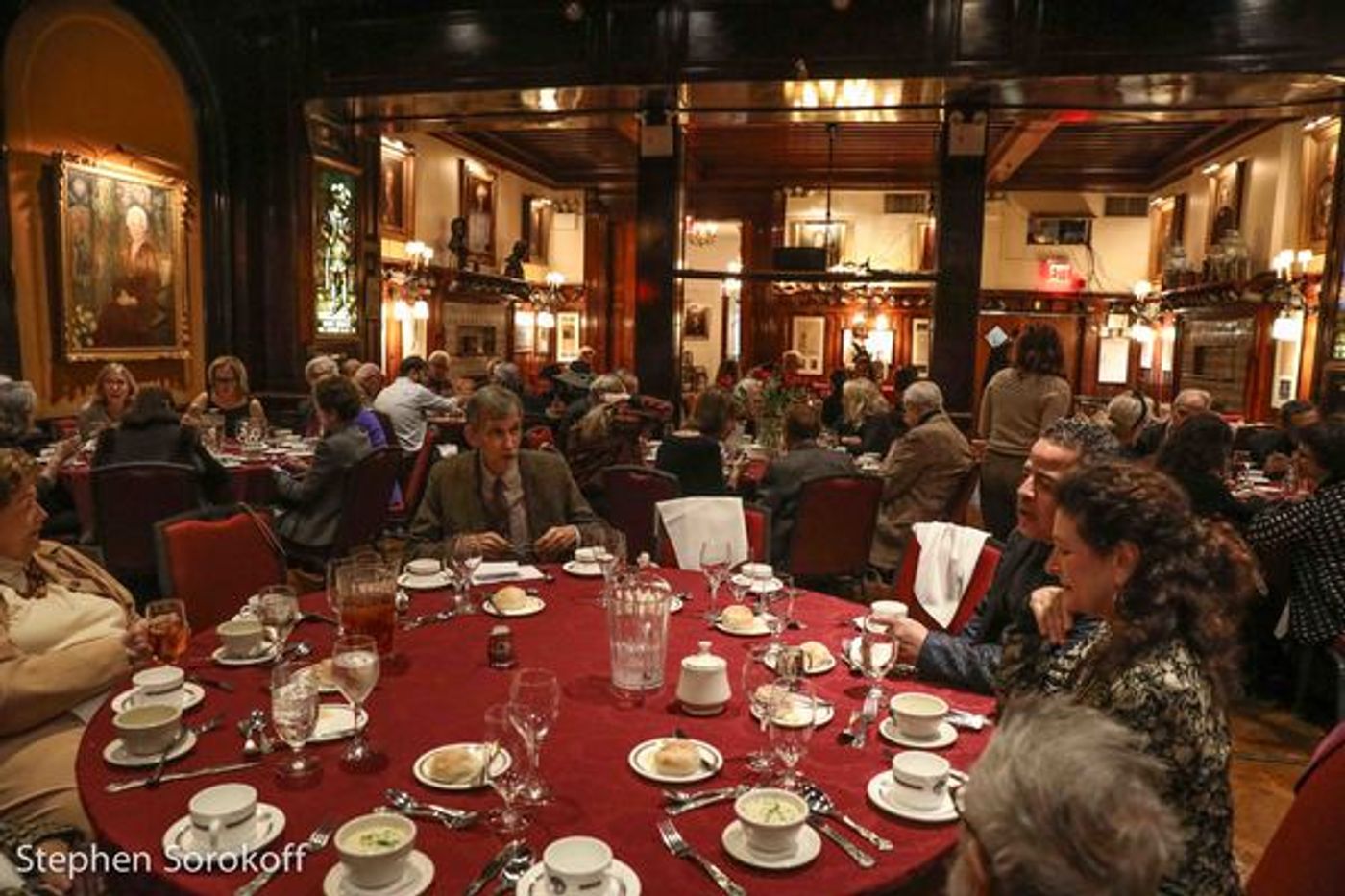 Photo Coverage: Dutch Treat Club Hosts New York Times Columnist Gail Collins & Vocalist Richard Malavet  Image