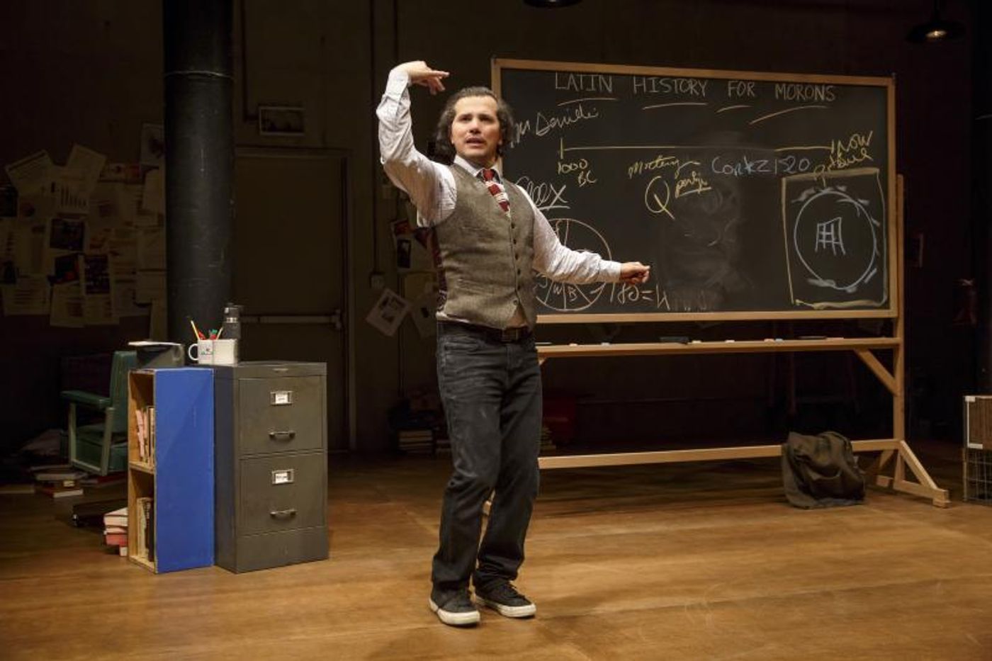 Review: John Leguizamo Brushes Up On LATIN HISTORY FOR MORONS  Image