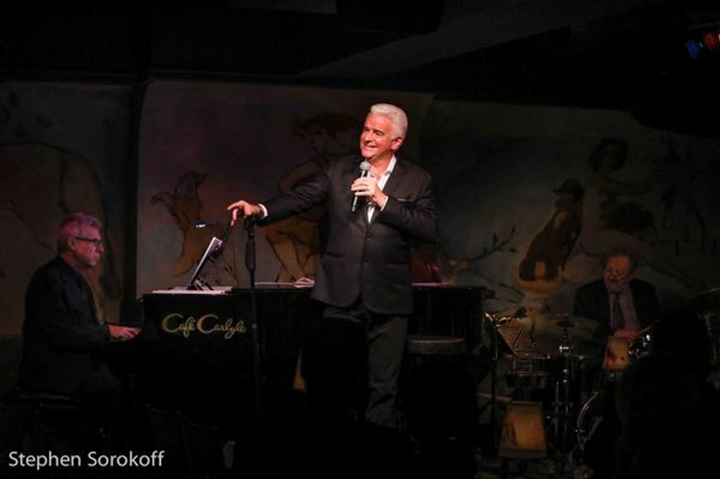 Photo Coverage: John O'Hurley Plays Cafe Carlyle  Image