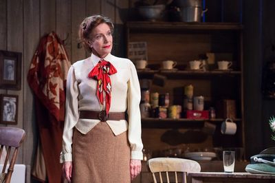Belinda Lang Photo