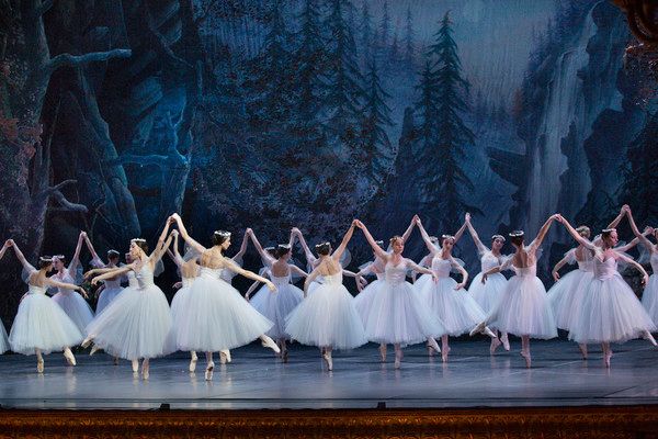 Photo Flash: GISELLE Dances to Singapore — photo 5 of 7