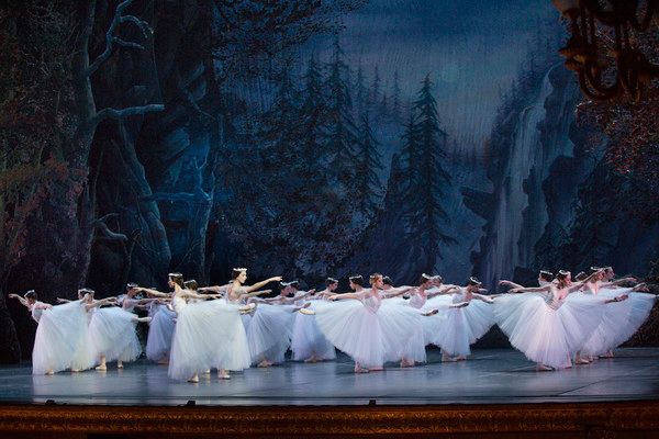 Photo Flash: GISELLE Dances to Singapore — photo 4 of 7