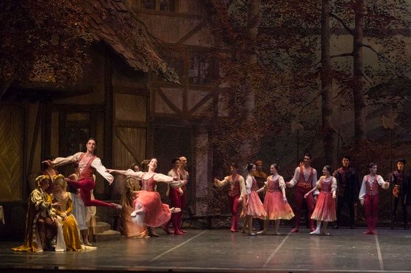 Photo Flash: GISELLE Dances to Singapore — photo 2 of 7