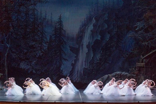 Photo Flash: GISELLE Dances to Singapore — photo 1 of 7