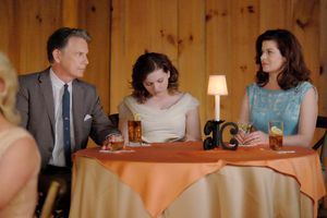 Bruce Greenwood, Abigail Breslin, Debra Messing @ BroadwayWorld Bruce Greenwood, Abigail Breslin, Debra Messing Photo