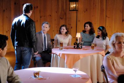 Bruce Greenwood, Abigail Breslin, Debra Messing, Sarah Hyland Photo