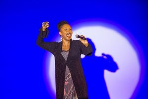 Suzzanne Douglas Photo