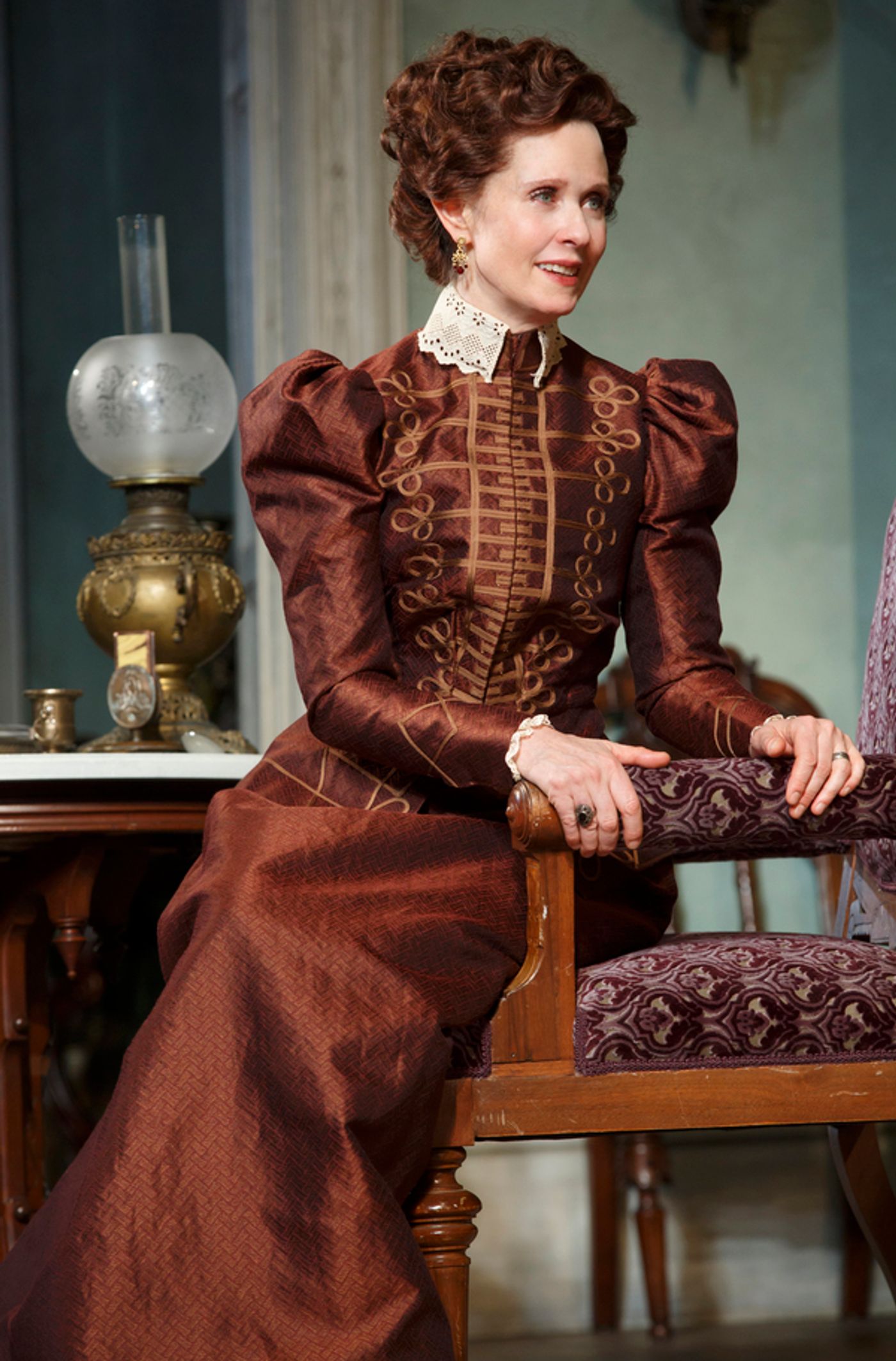 Photo Flash: First Look at Laura Linney and Cynthia Nixon Swapping Roles in THE LITTLE FOXES on Broadway  Image