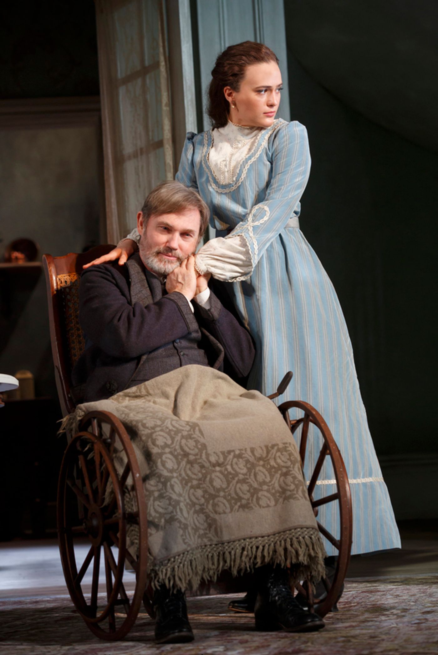 Photo Flash: First Look at Laura Linney and Cynthia Nixon Swapping Roles in THE LITTLE FOXES on Broadway  Image
