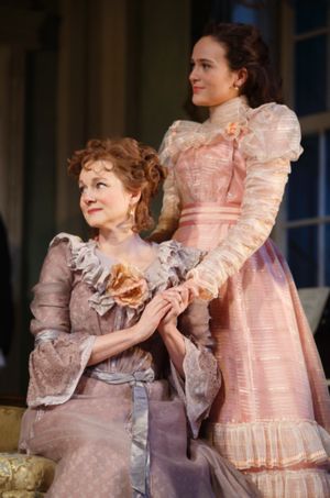 Laura Linney and Francesca Carpanini Photo