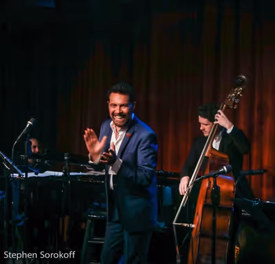 Clint Holmes Photo