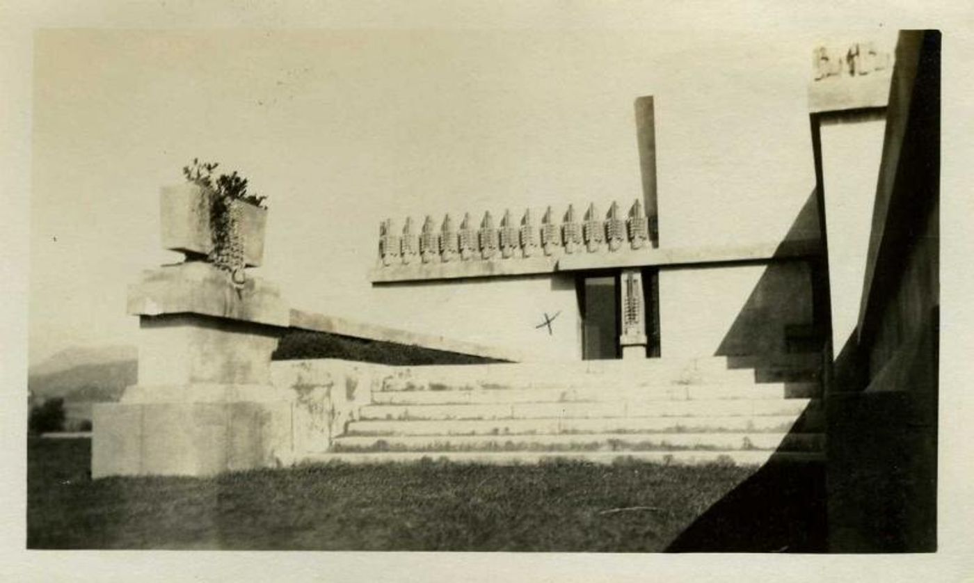 Theatre in Historic Places: FEFU AND HER FRIENDS in Aline Barnsdall's Hollyhock House  Image
