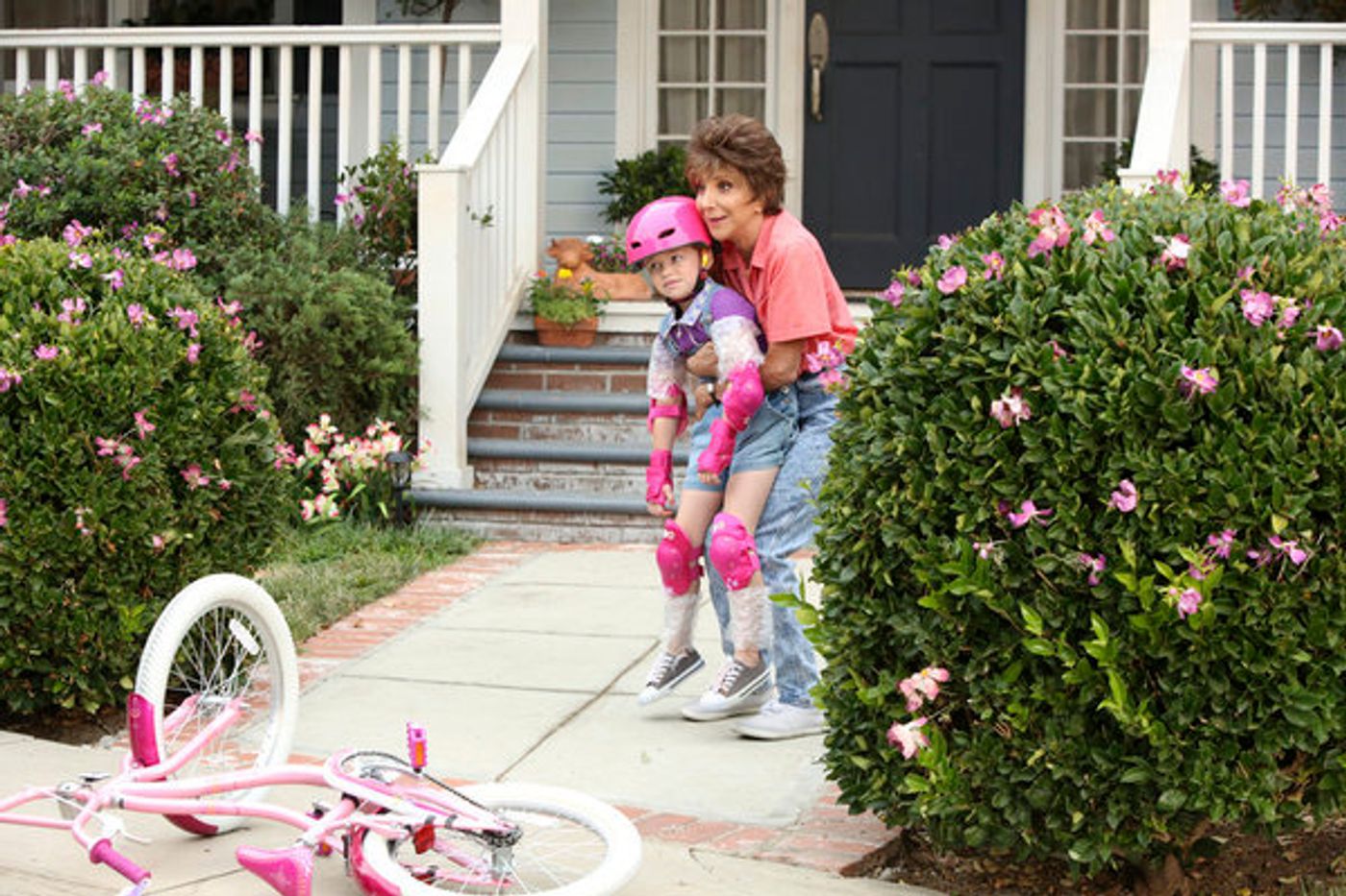 FIRST LOOK: Tony Winner Andrea Martin Stars in New NBC Comedy GREAT NEWS  Image