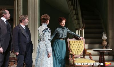 Darren Goldstein, Richard Thomas, Cybthia Nixon and Laura Linney Photo