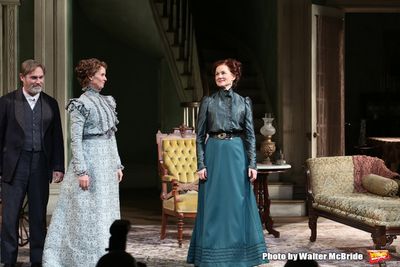 Richard Thomas, Cybthia Nixon and Laura Linney Photo