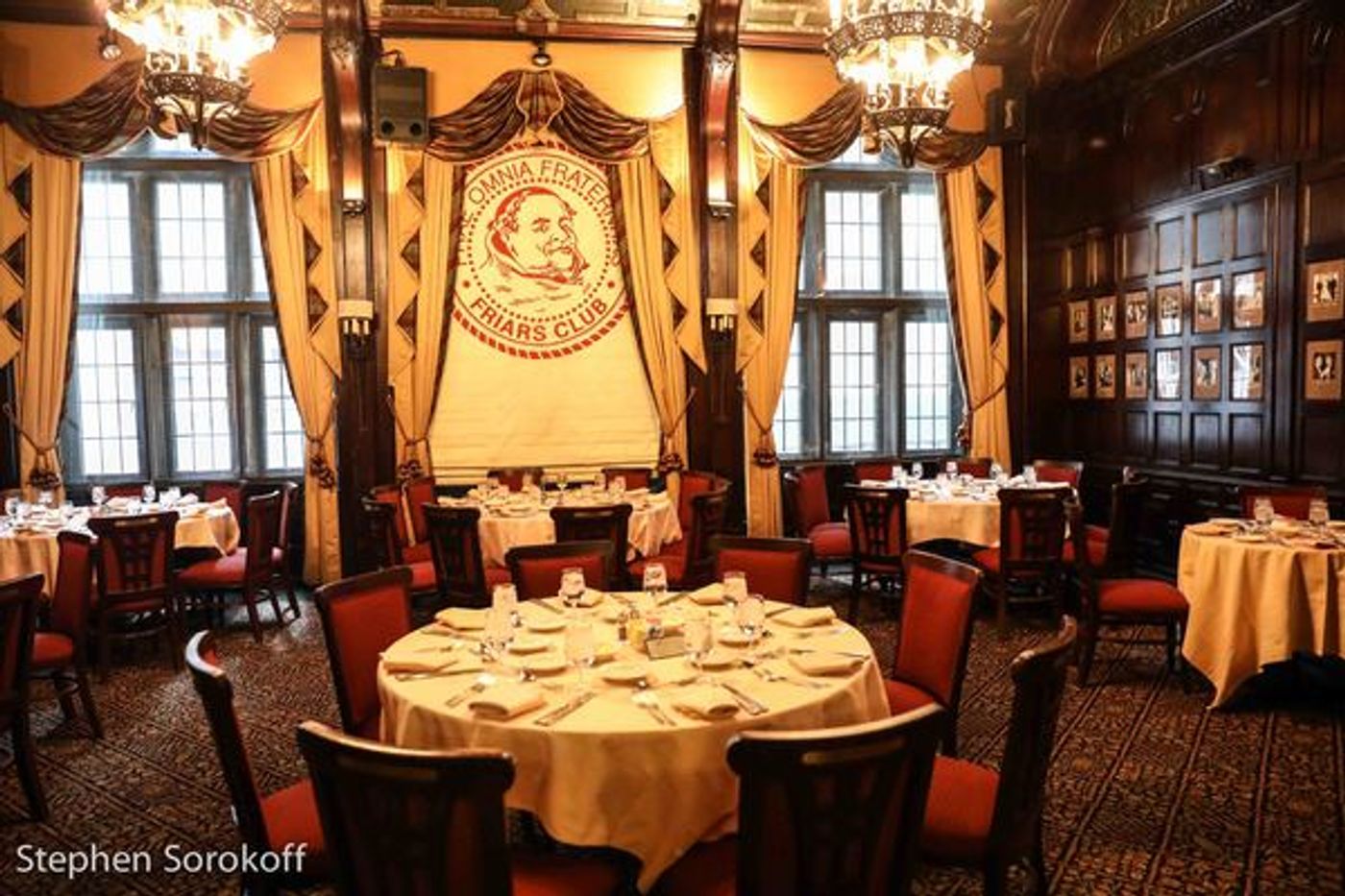 Photo Coverage: Chazz Palminteri Tells Tales From Hollywood & The Bronx At The Friars Club  Image