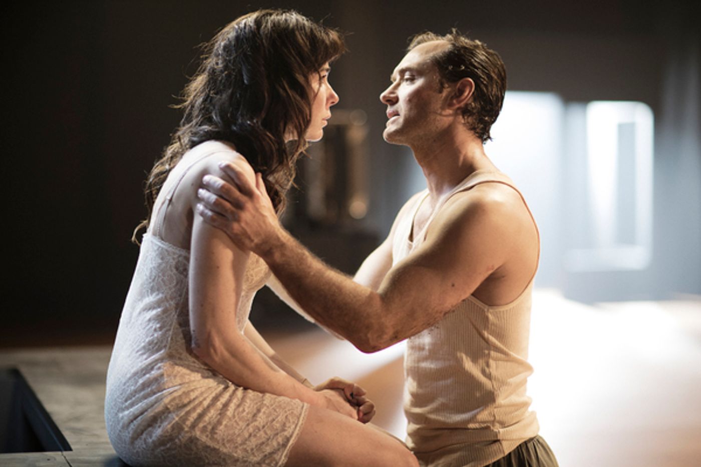 Photo Flash: First Look at Jude Law, Halina Reijn and More in OBSESSION at the Barbican Photo Flash: First Look at Jude Law, Halina Reijn and More in OBSESSION at the Barbican Image