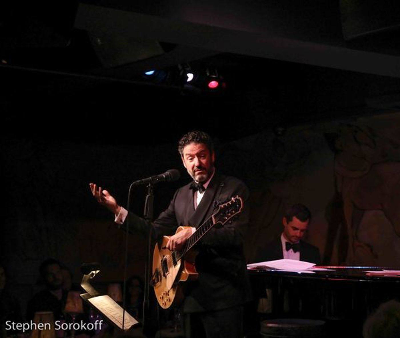 Photo Coverage: John Pizzarelli Continues His String Of Successes at Cafe Carlyle Photo Coverage: John Pizzarelli Continues His String Of Successes at Cafe Carlyle Image