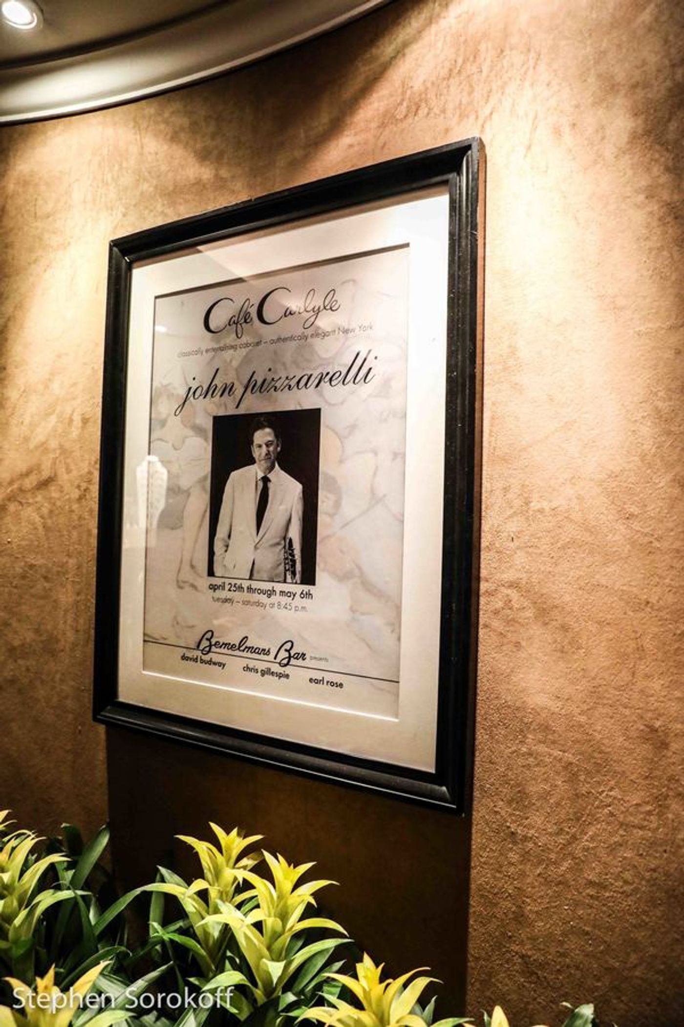 Photo Coverage: John Pizzarelli Continues His String Of Successes at Cafe Carlyle Photo Coverage: John Pizzarelli Continues His String Of Successes at Cafe Carlyle Image