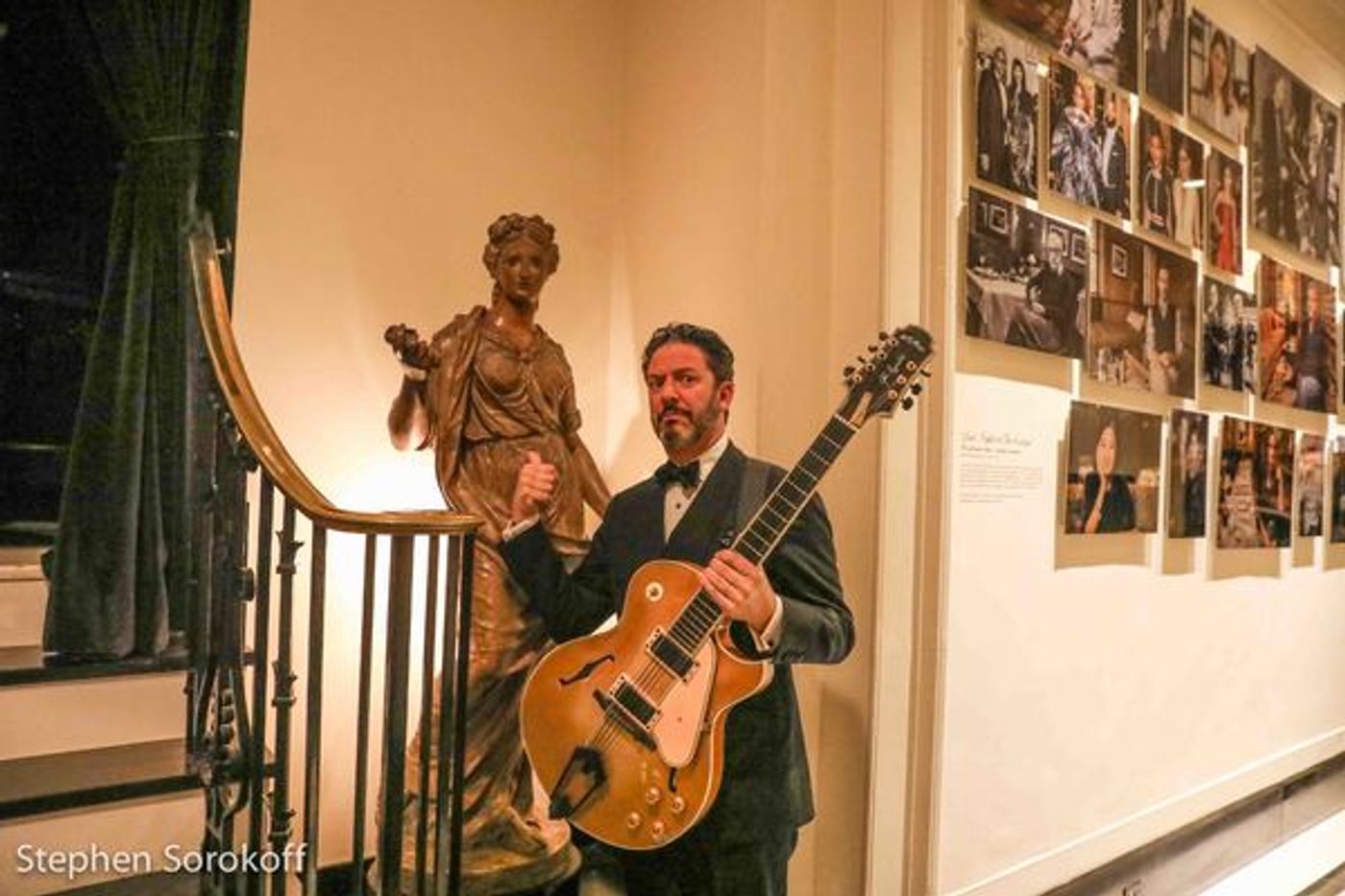 Photo Coverage: John Pizzarelli Continues His String Of Successes at Cafe Carlyle Photo Coverage: John Pizzarelli Continues His String Of Successes at Cafe Carlyle Image