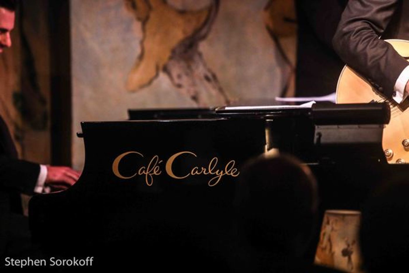 Photo Coverage: John Pizzarelli Continues His String Of Successes at Cafe Carlyle Photo Coverage: John Pizzarelli Continues His String Of Successes at Cafe Carlyle Image