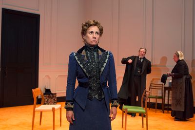 Laurie Metcalf Photo