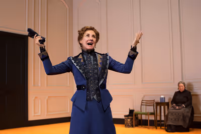 Laurie Metcalf Photo