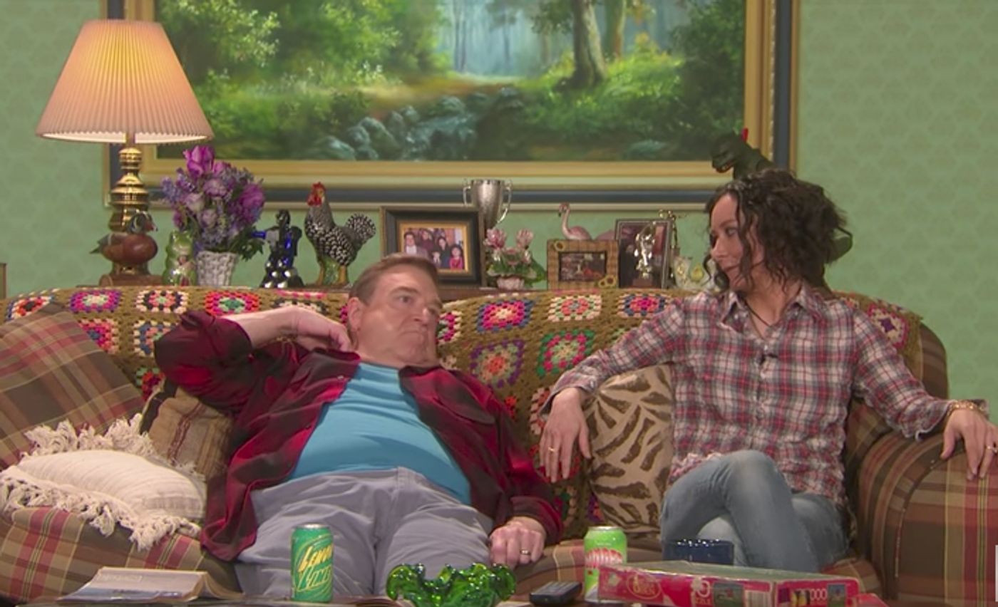 Laurie Metcalf, John Goodman & More Set for Revival of TV's ROSEANNE?  Image