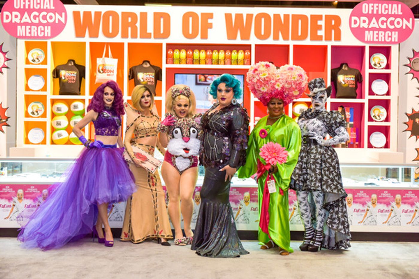 Photo Flash: All Colors of the Rainbow Take Part in RuPaul's DragCon 2017  Image