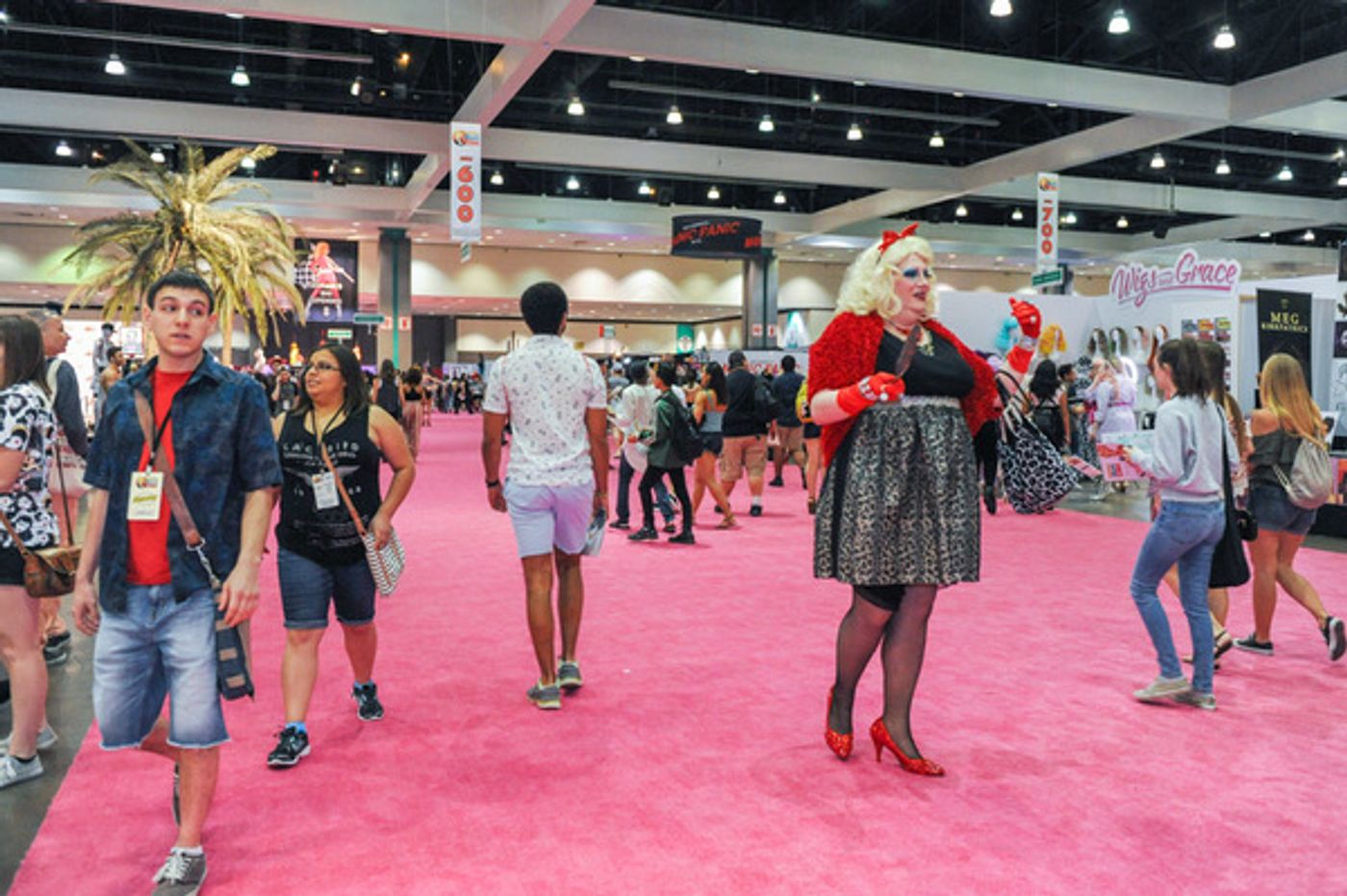 Photo Flash: All Colors of the Rainbow Take Part in RuPaul's DragCon 2017  Image