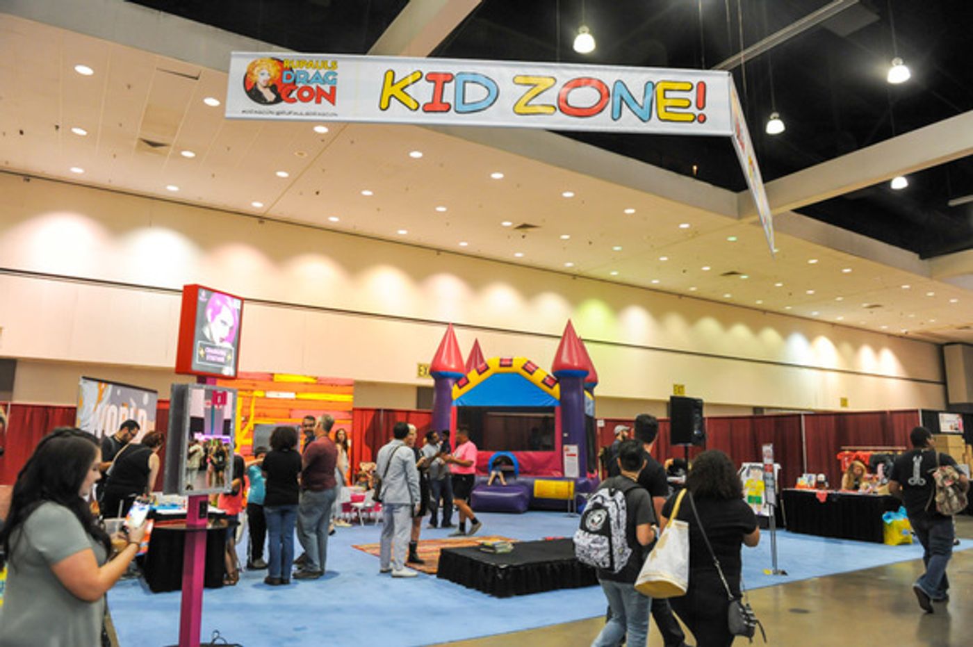 Photo Flash: All Colors of the Rainbow Take Part in RuPaul's DragCon 2017  Image