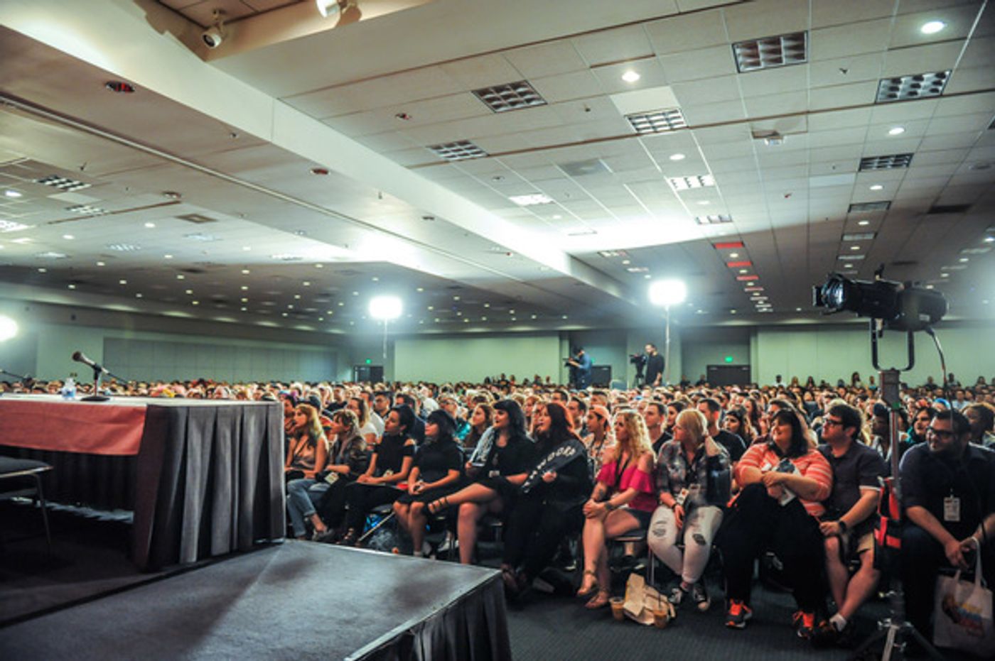 Photo Flash: All Colors of the Rainbow Take Part in RuPaul's DragCon 2017  Image