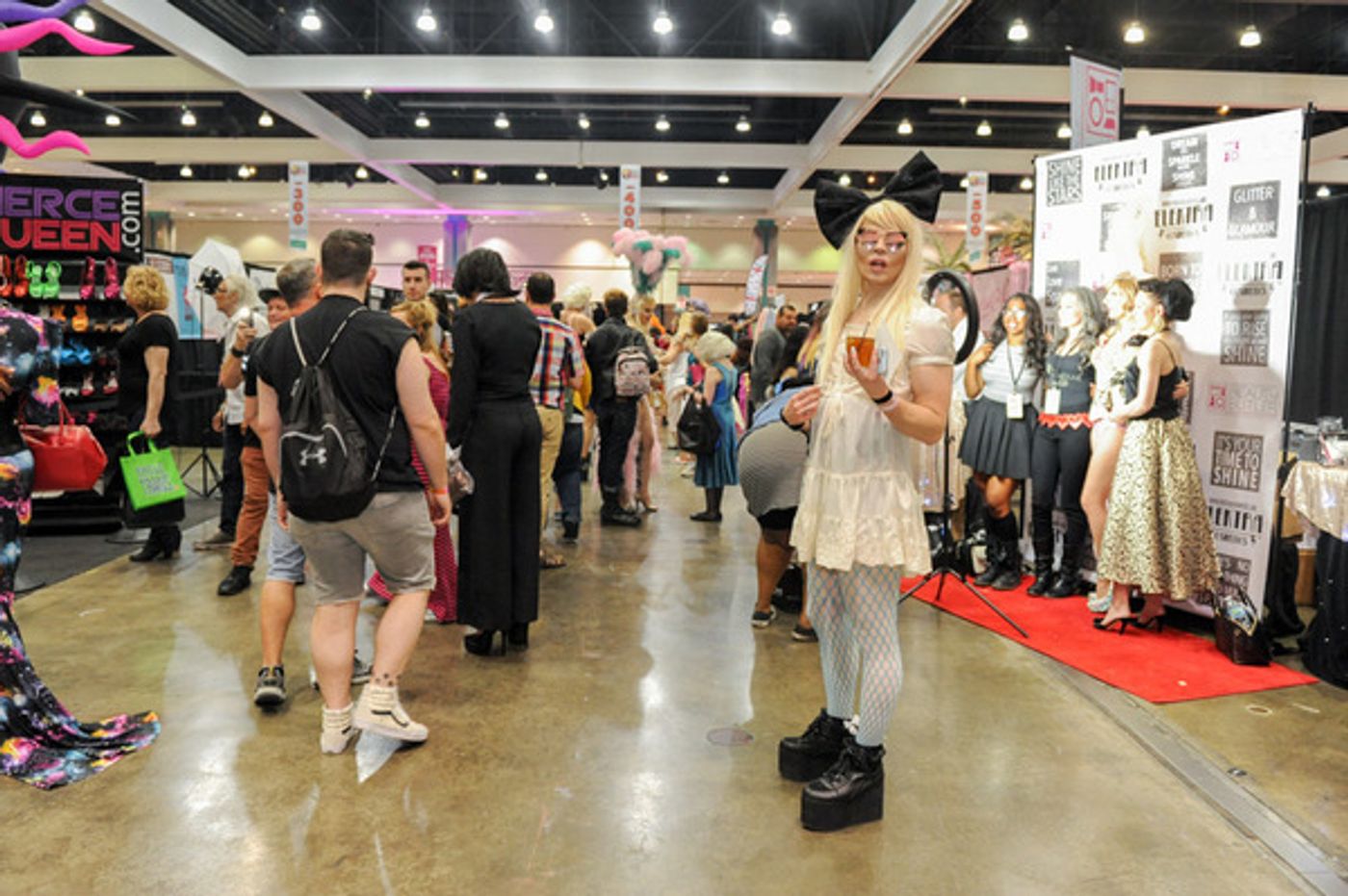 Photo Flash: All Colors of the Rainbow Take Part in RuPaul's DragCon 2017  Image