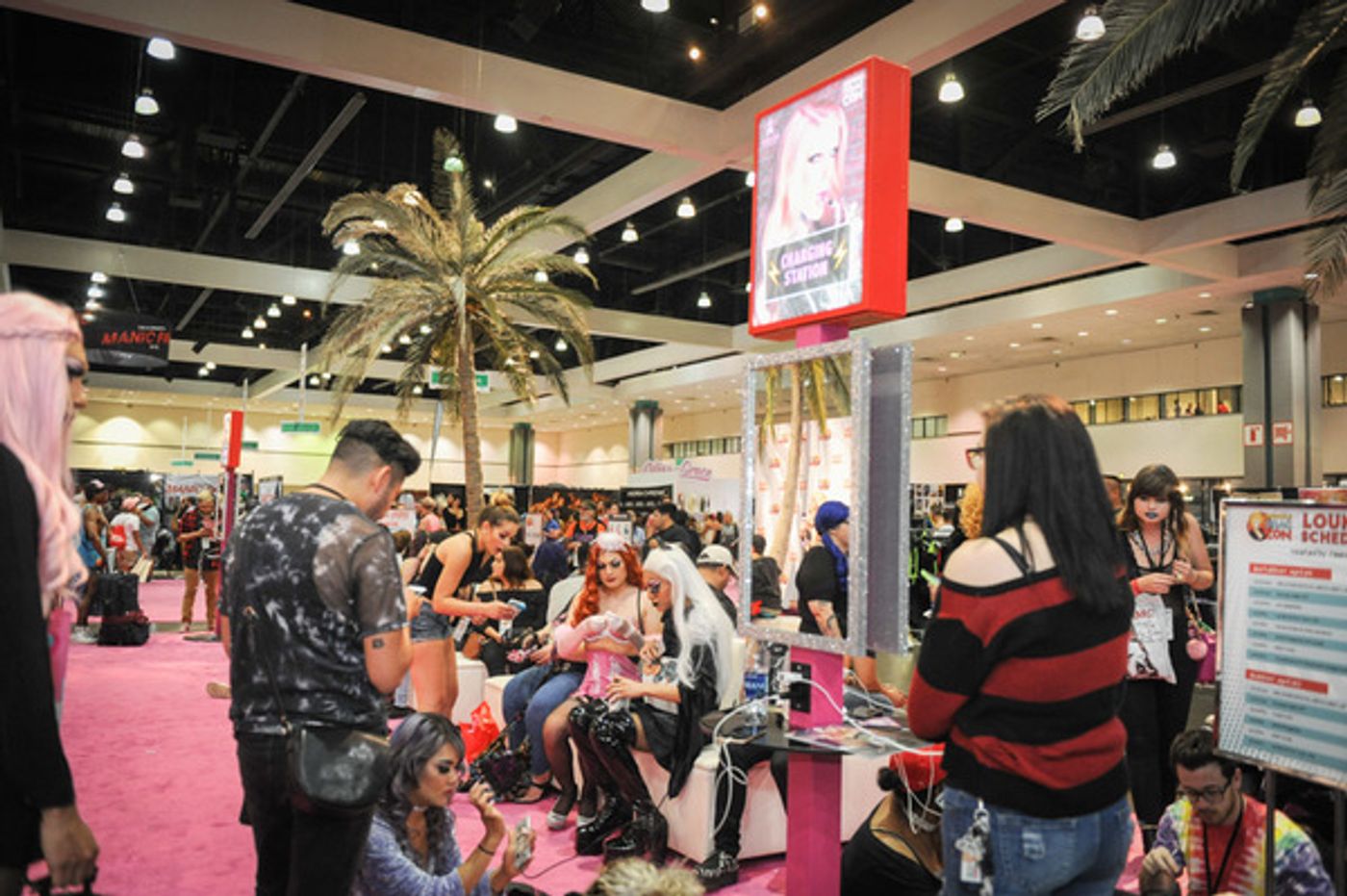 Photo Flash: All Colors of the Rainbow Take Part in RuPaul's DragCon 2017  Image