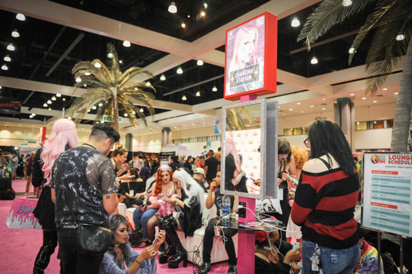 Photo Flash: All Colors of the Rainbow Take Part in RuPaul's DragCon 2017  Image