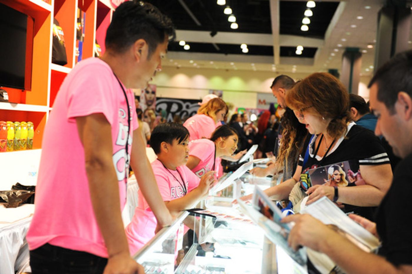 Photo Flash: All Colors of the Rainbow Take Part in RuPaul's DragCon 2017  Image
