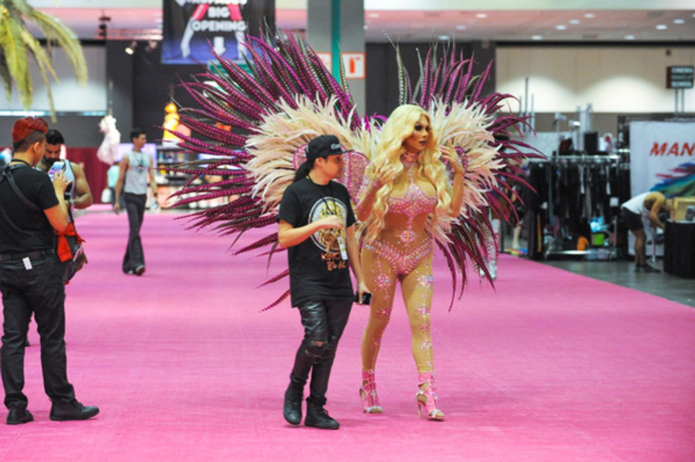 Photo Flash: All Colors of the Rainbow Take Part in RuPaul's DragCon 2017  Image