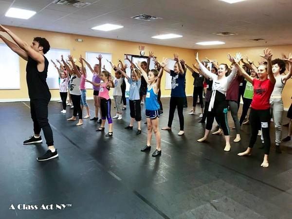 HAMILTON Star Andrew Chappelle Teaches Musical Theatre Workshop in Sarasota, FL  Image