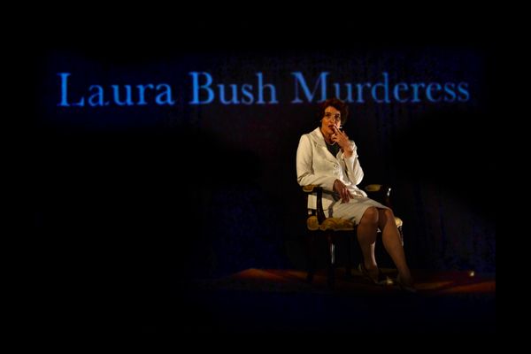 Lisa Hodsoll a Photo