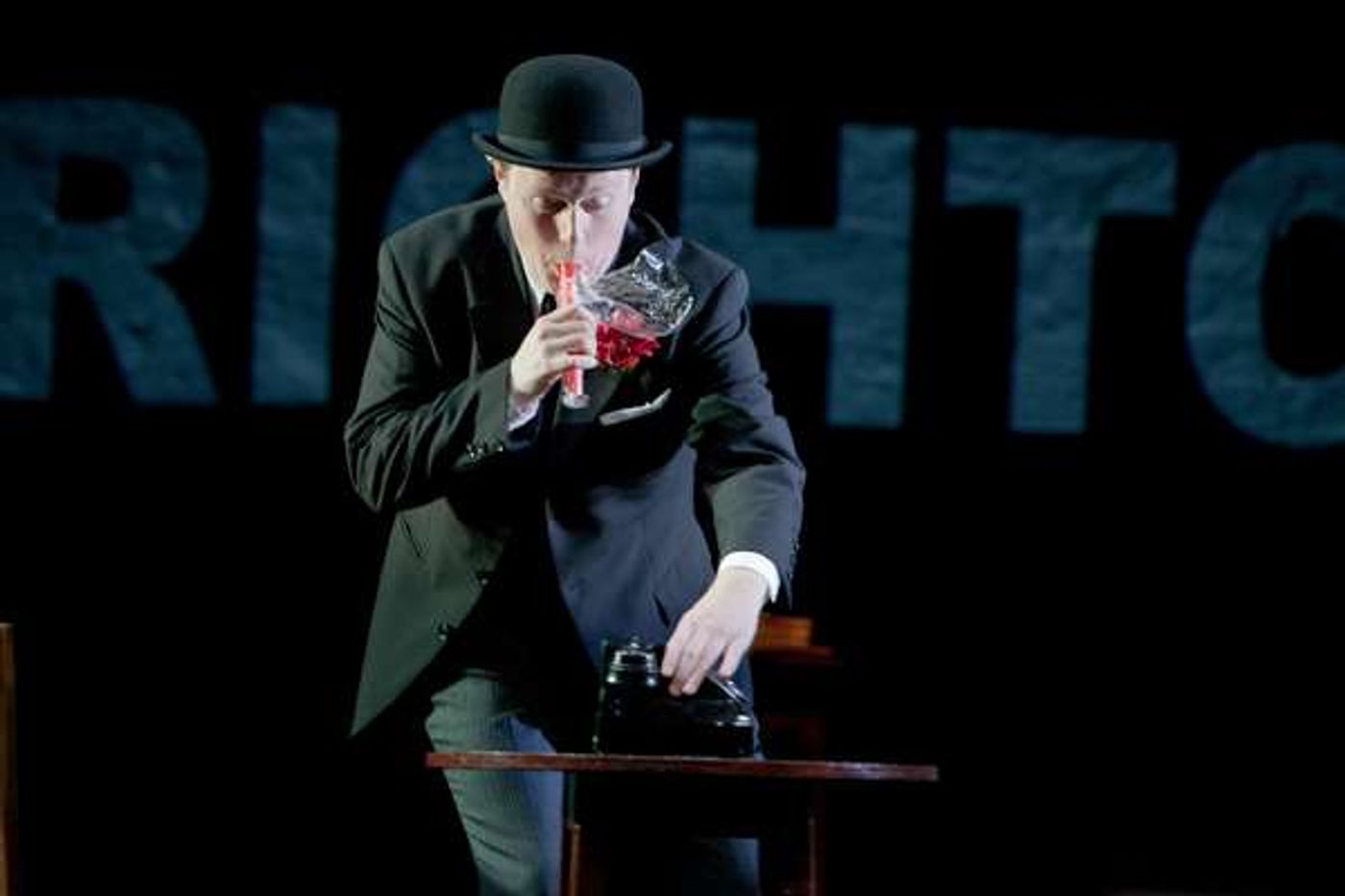 Photo Flash: Citizens Theatre Welcomes Back TRAVELS WTH MY AUNT  Image