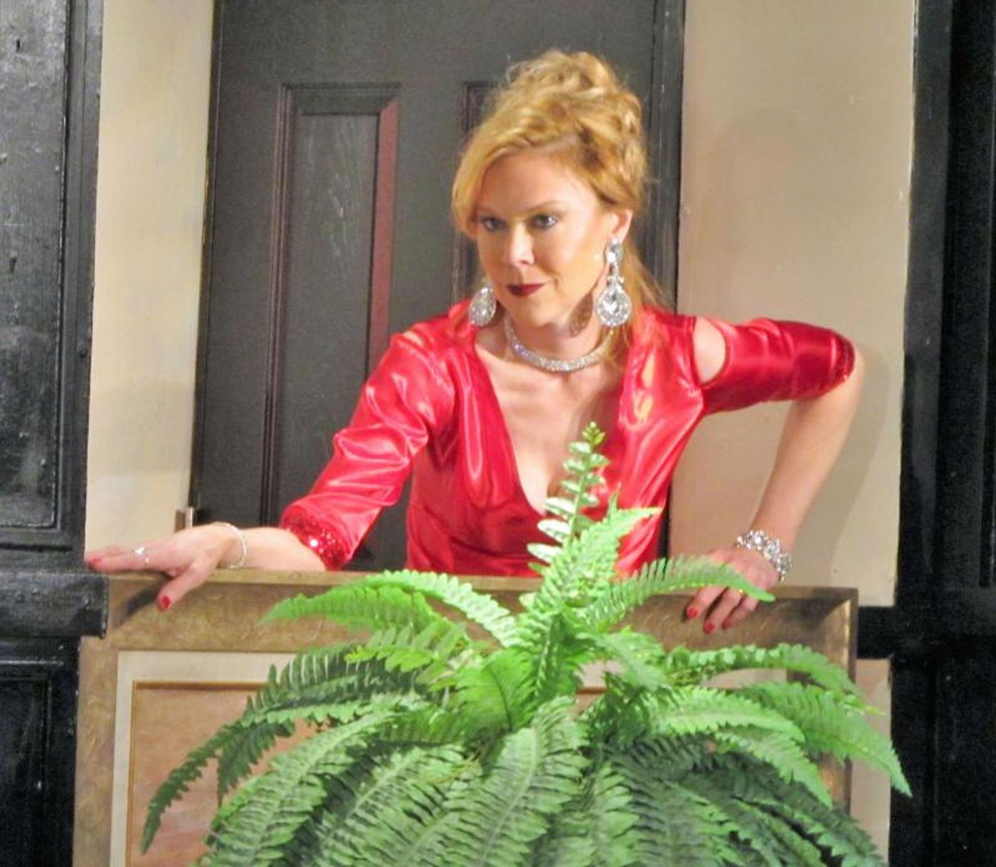 Review: Desert Rose Mounts a Hilarious Production of CLARK GABLE SLEPT HERE. Image