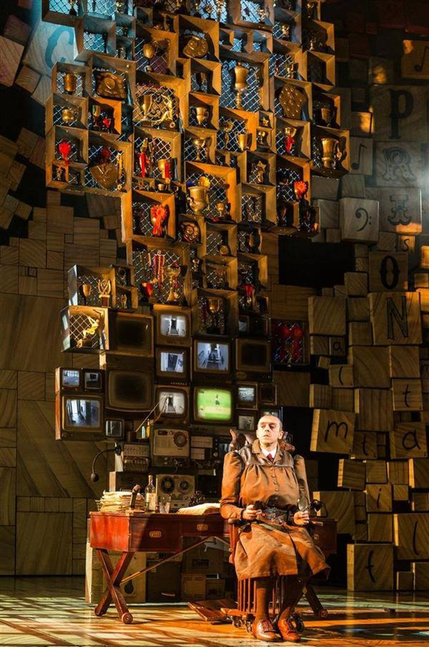 Photo Flash: Fresh Maggots! First Look at the New Cast of MATILDA  Image