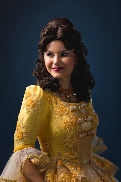 Leanne Hill Carlson as Belle Photo
