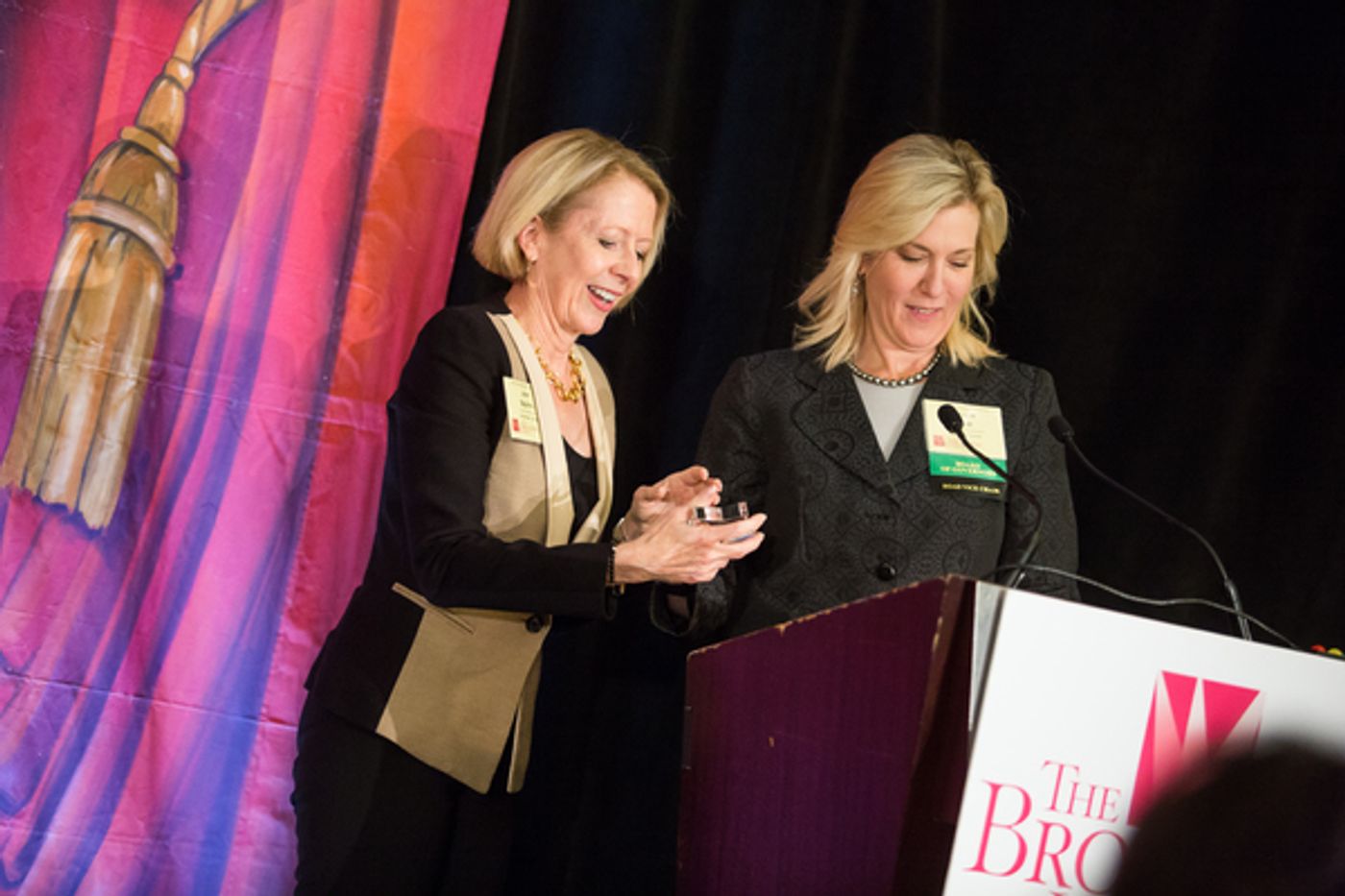 Photo Flash: WAR PAINT's David Stone, OPA's Joan Squires and More Receive Broadway League's 2017 League Awards  Image