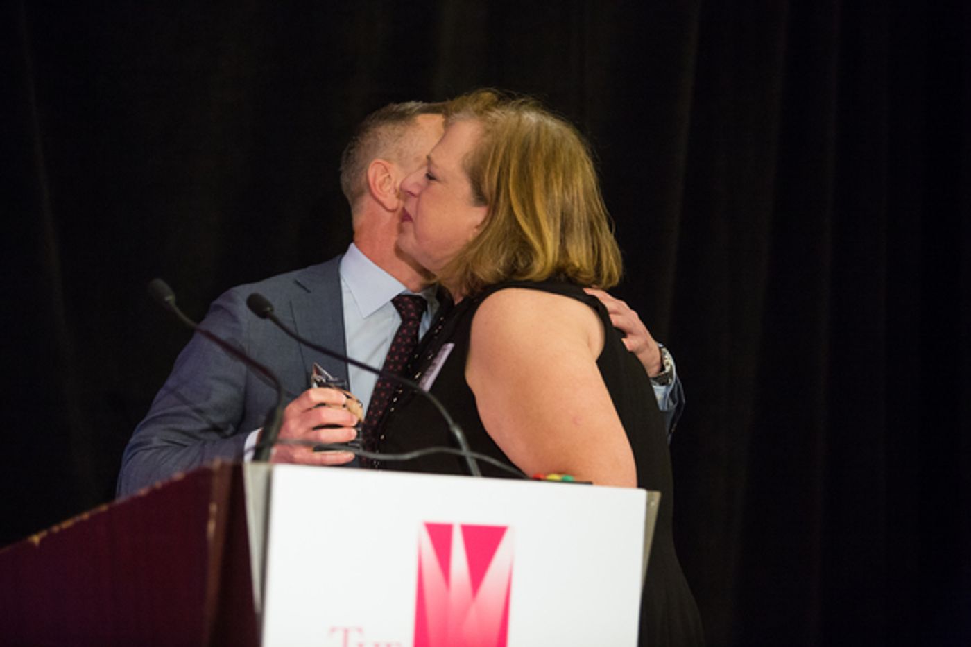 Photo Flash: WAR PAINT's David Stone, OPA's Joan Squires and More Receive Broadway League's 2017 League Awards  Image