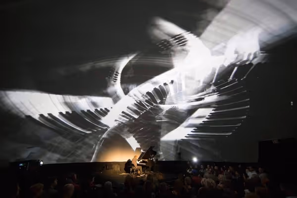 Peter Manning Robinson in concert  Photo