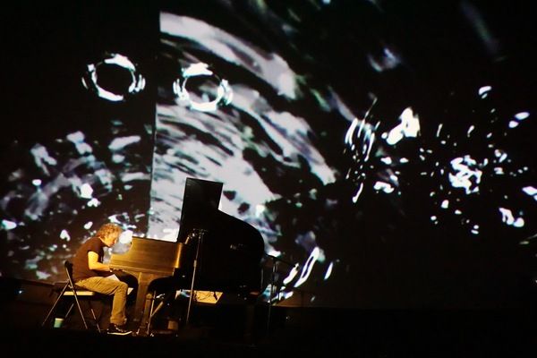 Peter Manning Robinson in concert  Photo