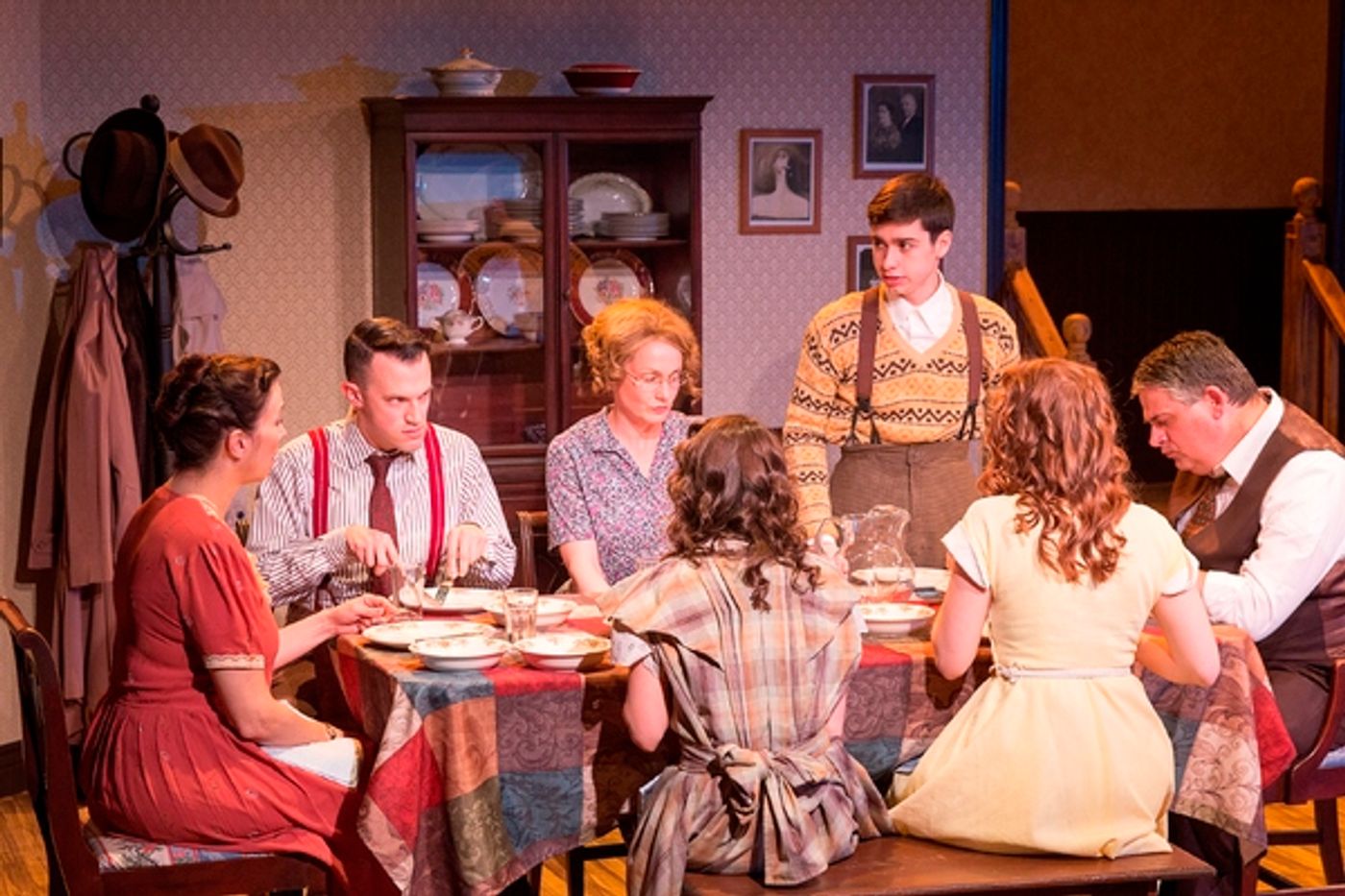 Photo Flash: First Look at BRIGHTON BEACH MEMOIRS at Act II Playhouse  Image